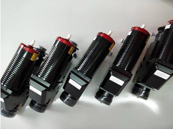 奧萊光電同軸測(cè)溫視覺(jué)方形/條形光斑激光焊接頭圖片